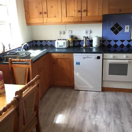Conveniently Situated Three Bedroom Townhouse Casa vacanze Moville